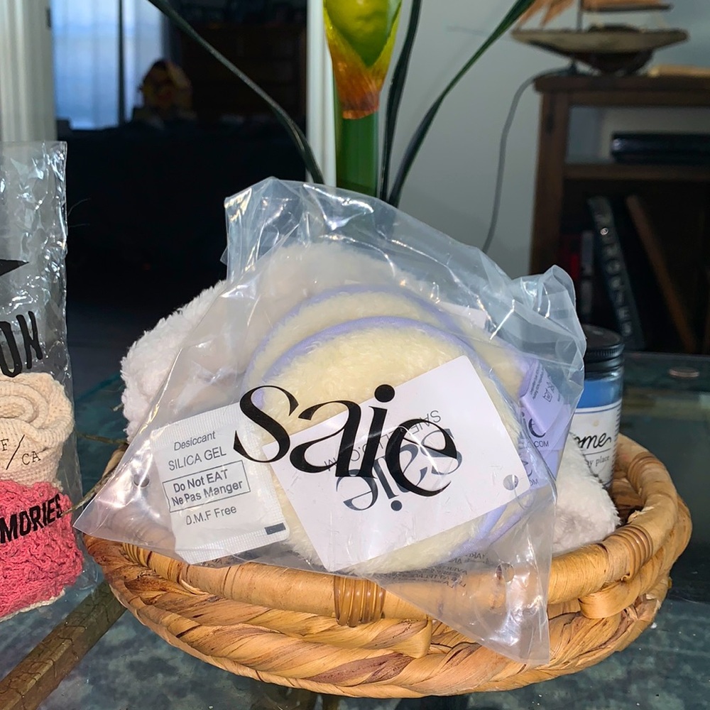 3 (one pkg) NWT Reusable Saie Beauty Rounds